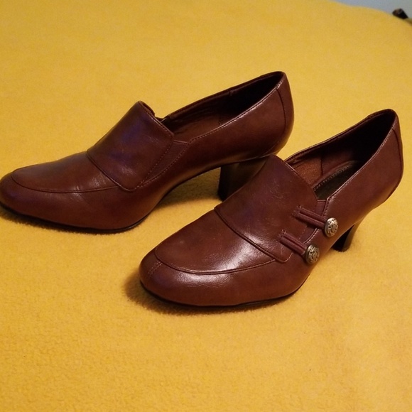 Life Stride Shoes - Life Stride soft system brown heels 7 1/2 M